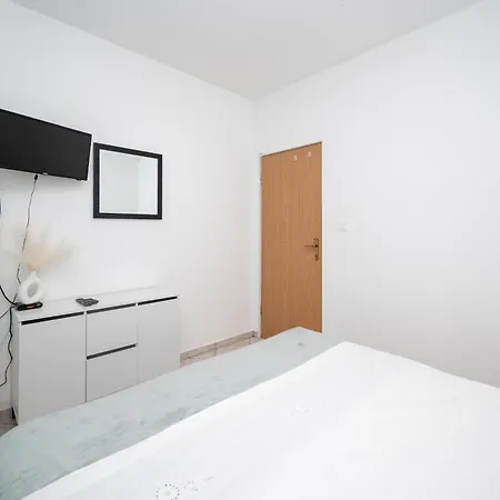 Apartamento By The Sea Sukosan, Zadar - 23119